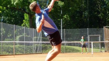 men playing tennis